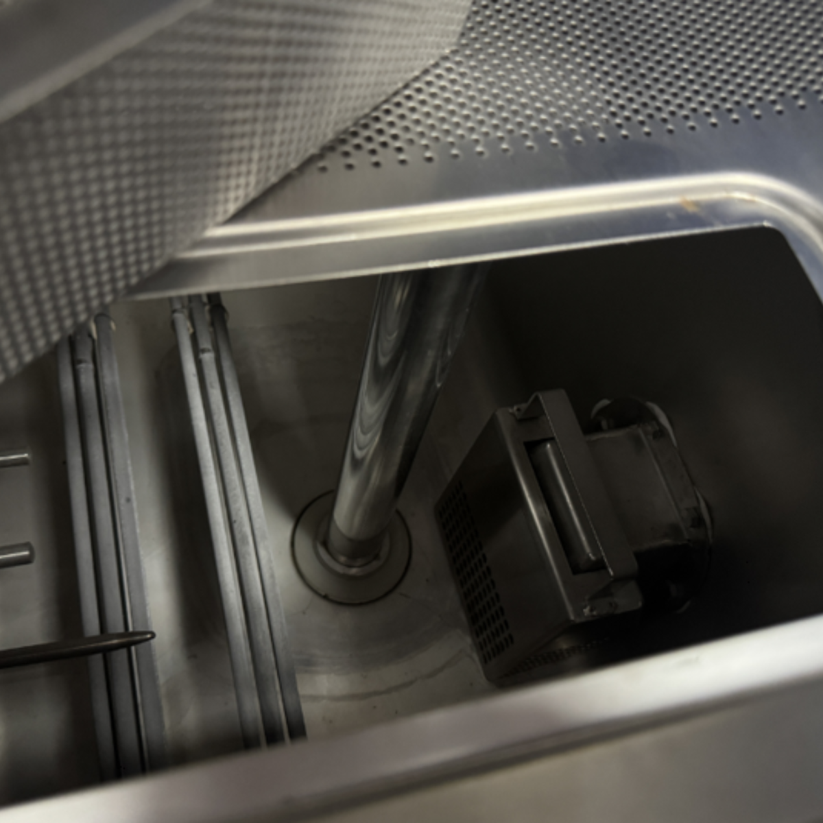 Stainless steel spray arm system inside the commercial conveyor dishwasher