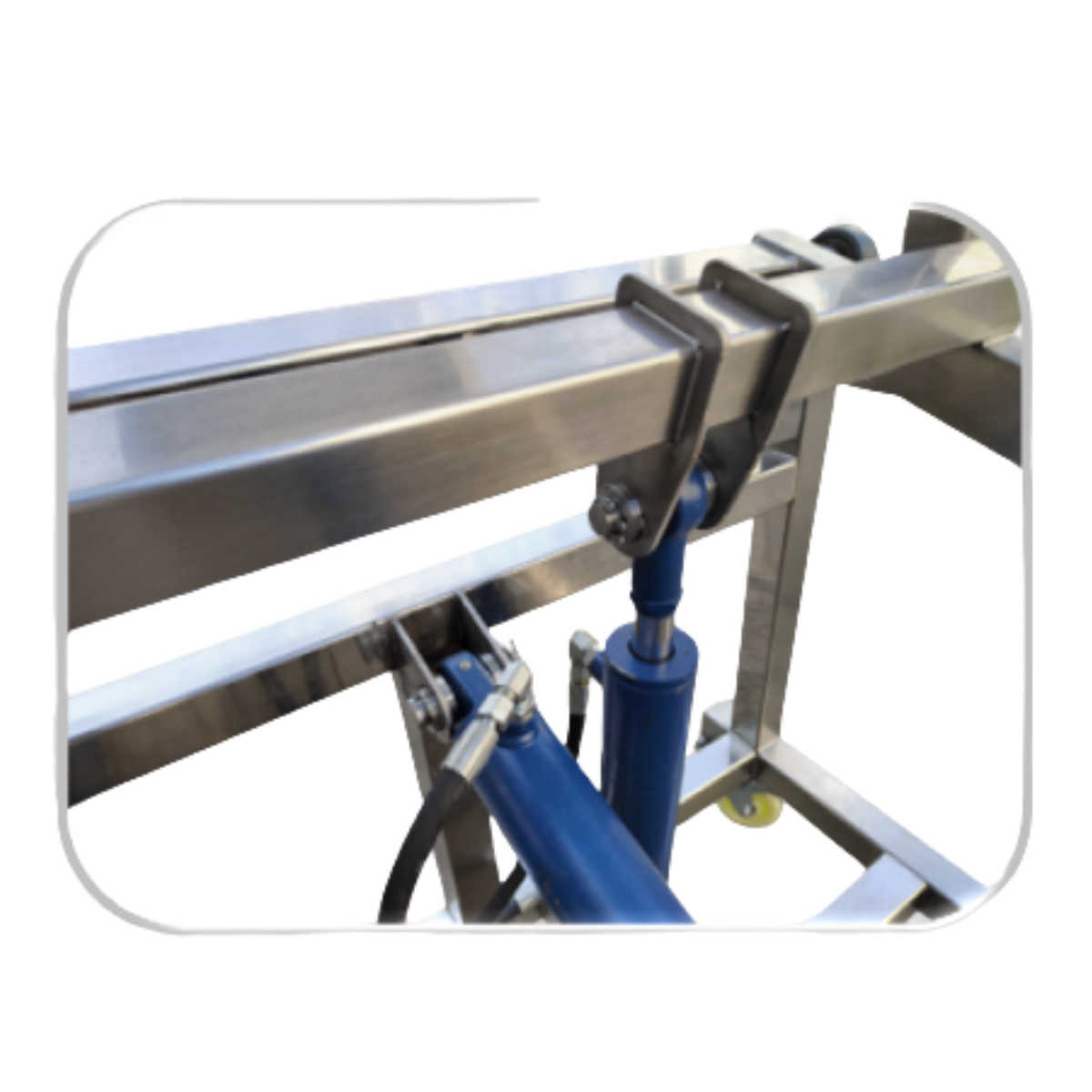 Automatic ingredient loading machine for commercial kitchens