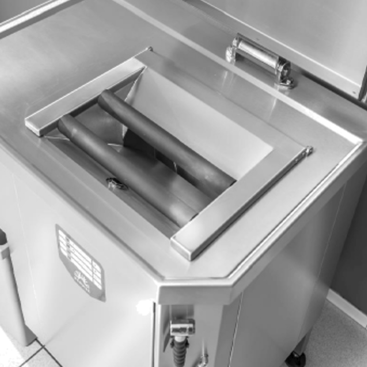 Kitchen waste grinder and dewatering machine